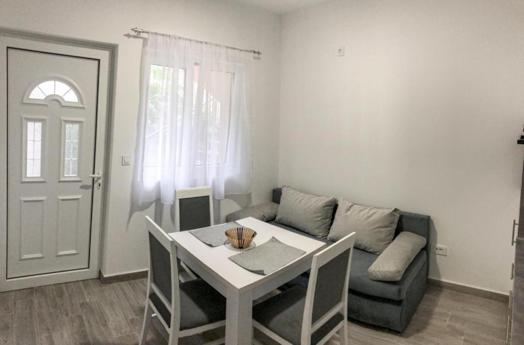 Apartmani Cupara Tivat Bagian luar foto