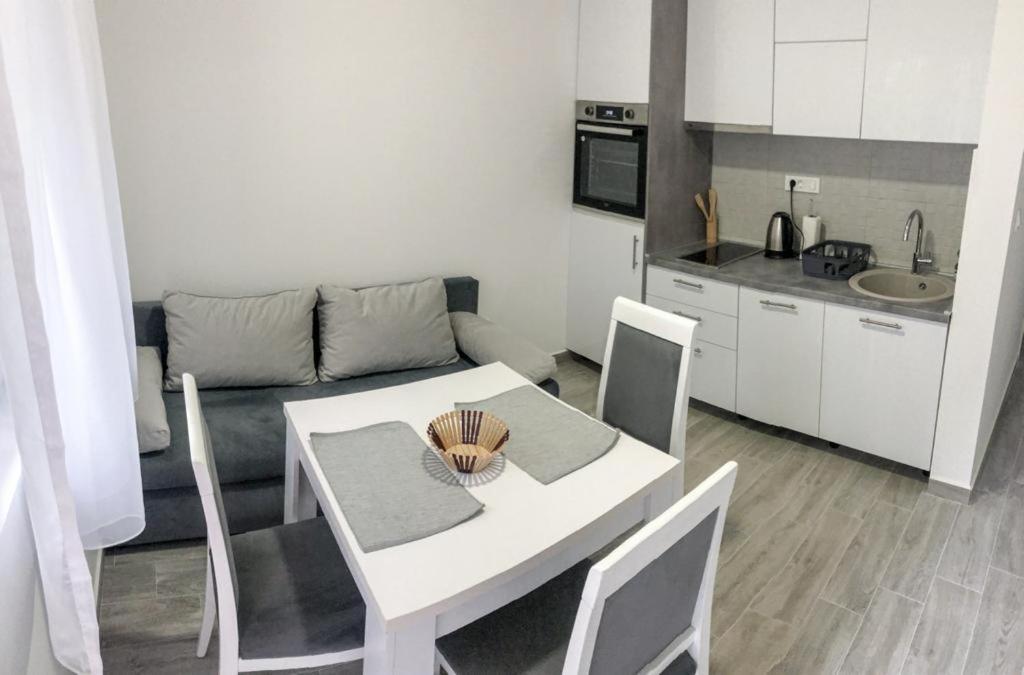 Apartmani Cupara Tivat Bagian luar foto
