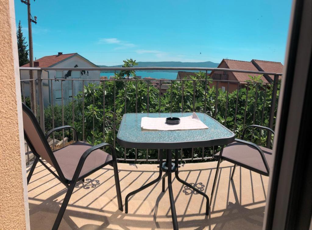 Apartmani Cupara Tivat Bagian luar foto